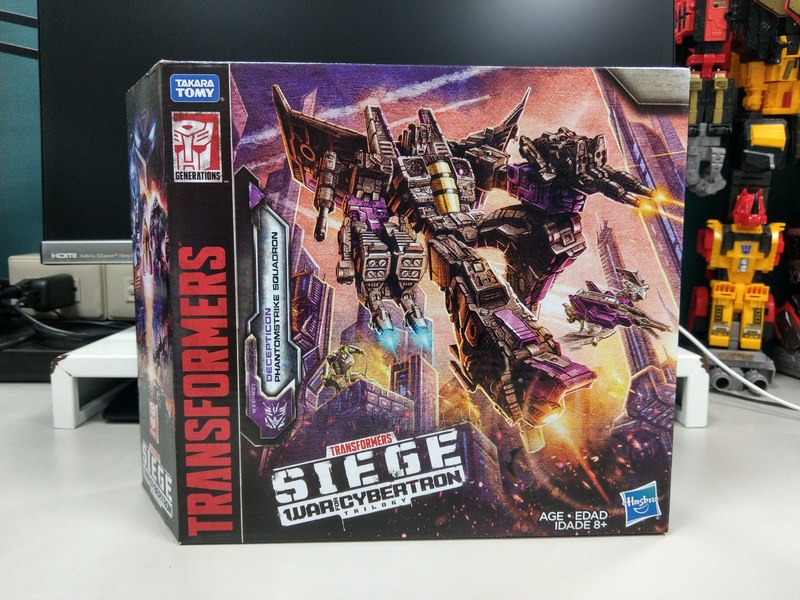 In Hand Images SIEGE Decepticon Phantom Strike Squadron Boxed Set  (1 of 35)